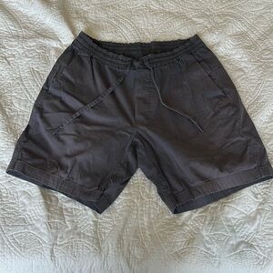 Men’s Gray Lululemon 7 inch shorts